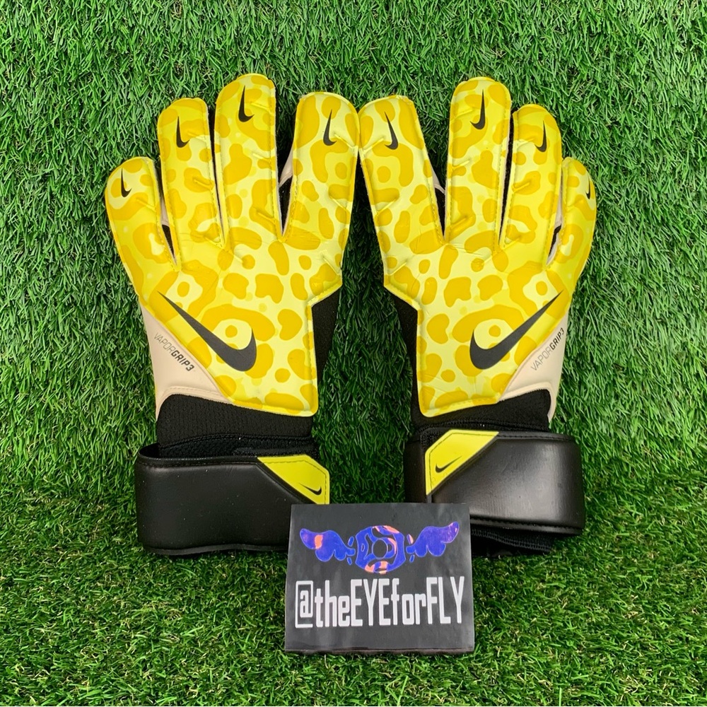 NEW Nike Goalkeeper Soccer Football Vapor Grip 3 ACC Gloves DV2247-740
